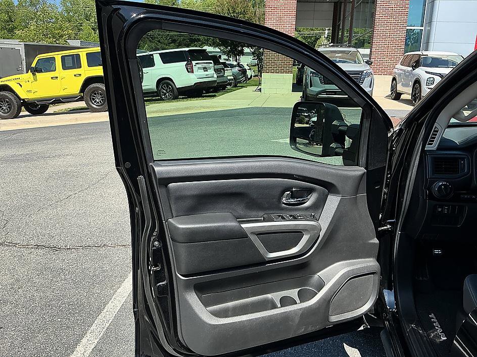 Used 2024 Nissan Titan SV w/ SV Convenience Package RWD image 11