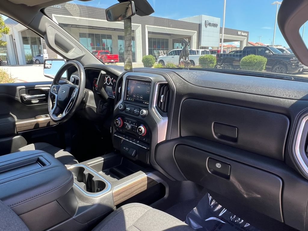 Used 2022 Chevrolet Silverado 1500 RST w/ LPO, Blackout Package AWD/4WD image 17