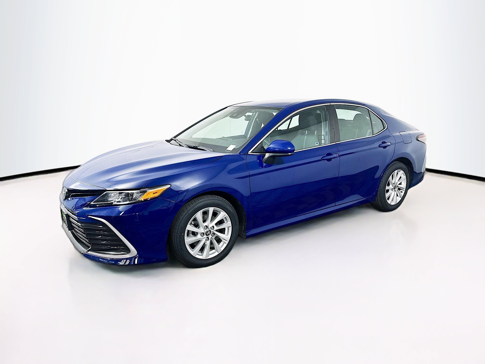 Used 2023 Toyota Camry LE FWD image 3