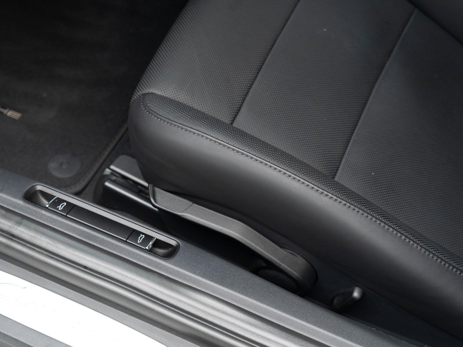 Certified 2025 Porsche 718 Cayman image 15