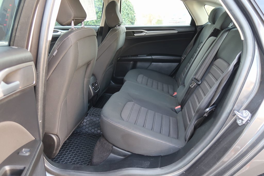 Used 2020 Ford Fusion SE image 29