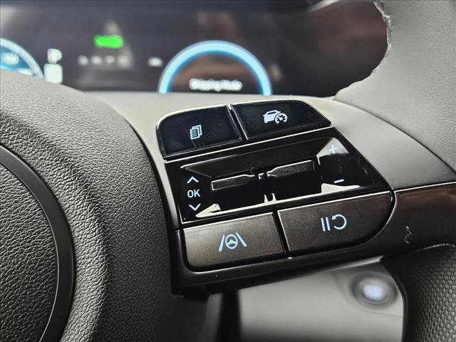Used 2025 Hyundai Elantra SEL FWD image 17