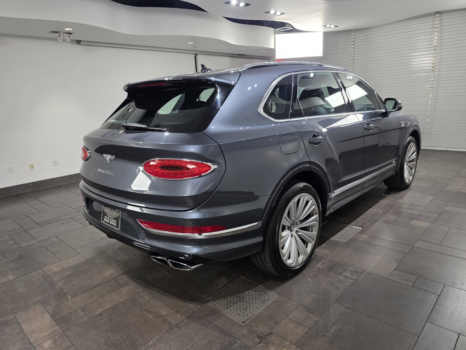 Used 2021 Bentley Bentayga image 27