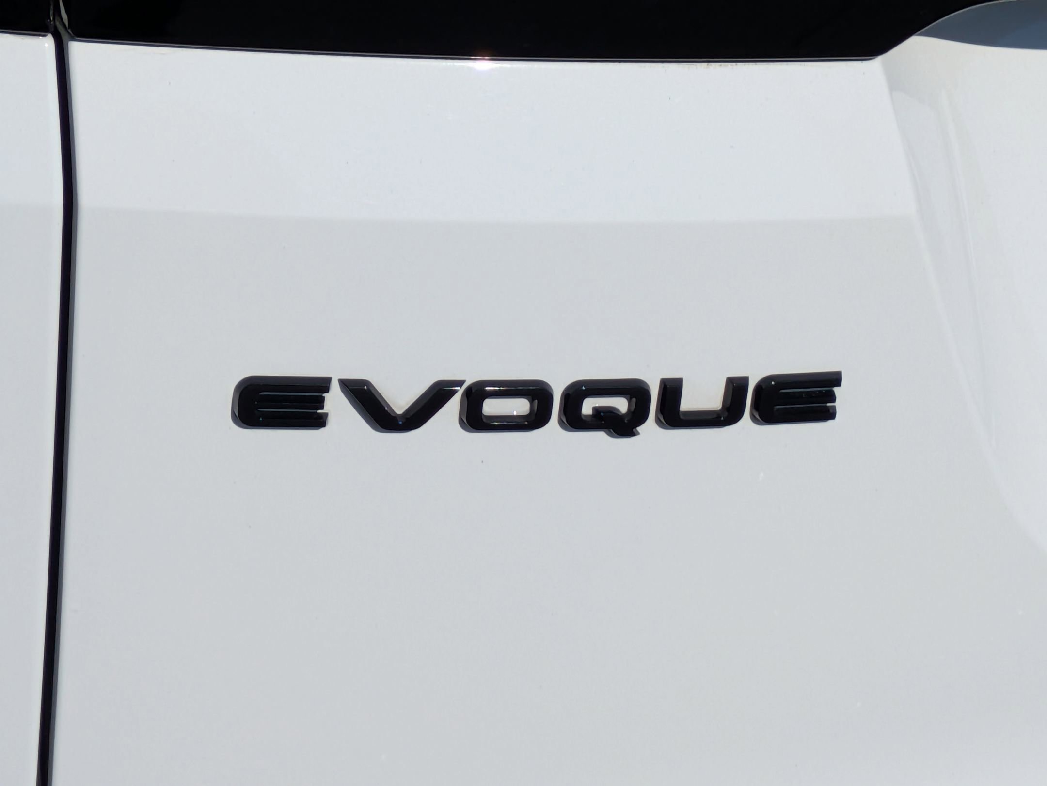 Certified 2025 Land Rover Range Rover Evoque Dynamic SE image 33