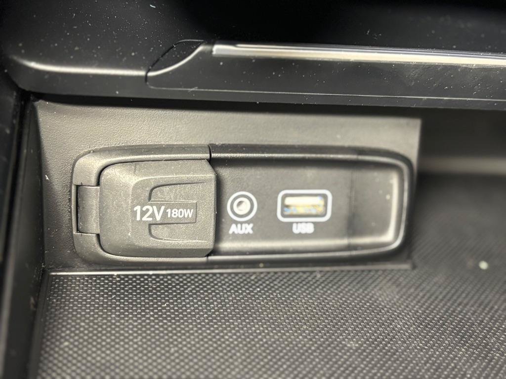 Used 2019 Genesis G70 2.0T Advanced RWD image 32