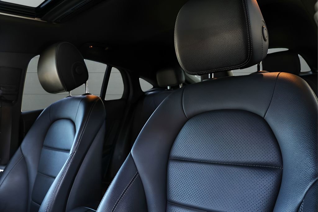Used 2022 Mercedes-Benz GLC 300 4MATIC Coupe image 2