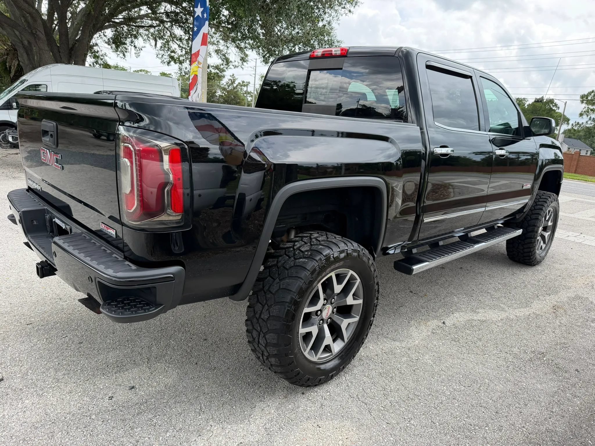 Used 2016 GMC Sierra 1500 SLT w/ All-Terrain Package AWD/4WD image 6