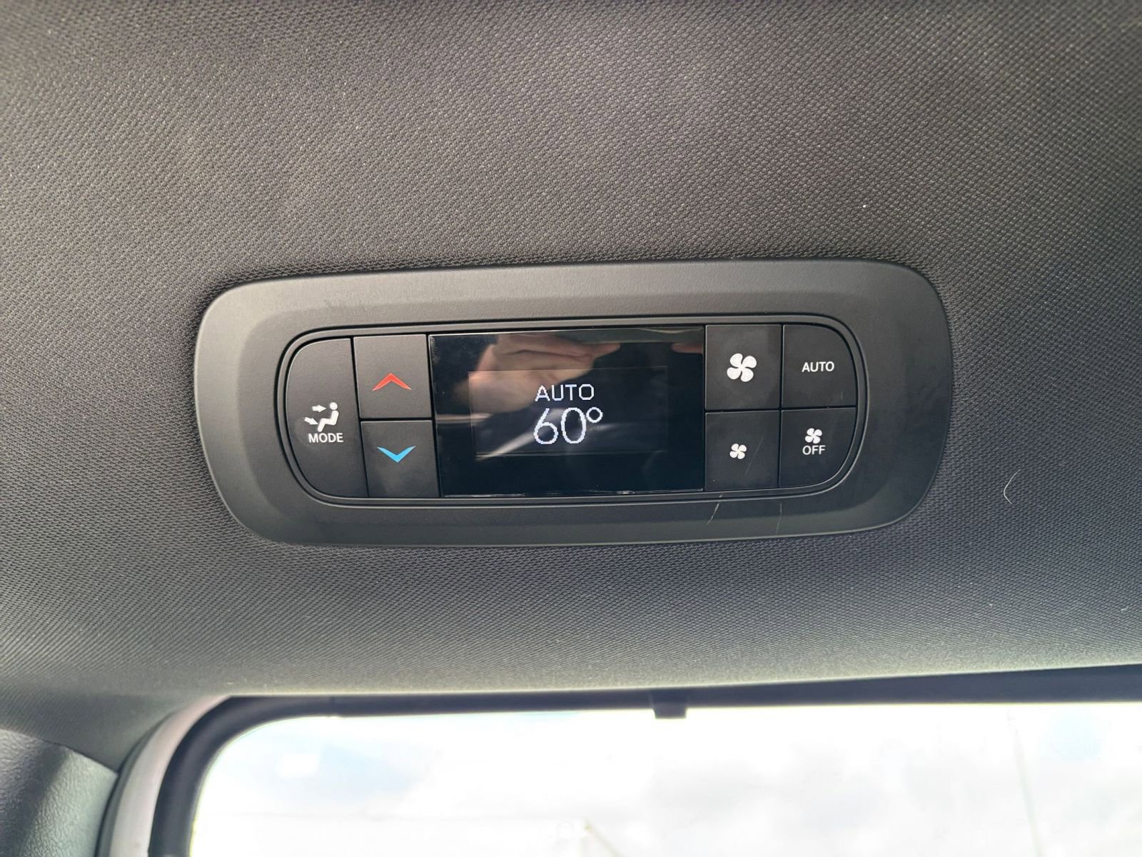 Used 2025 Chrysler Pacifica Select image 24
