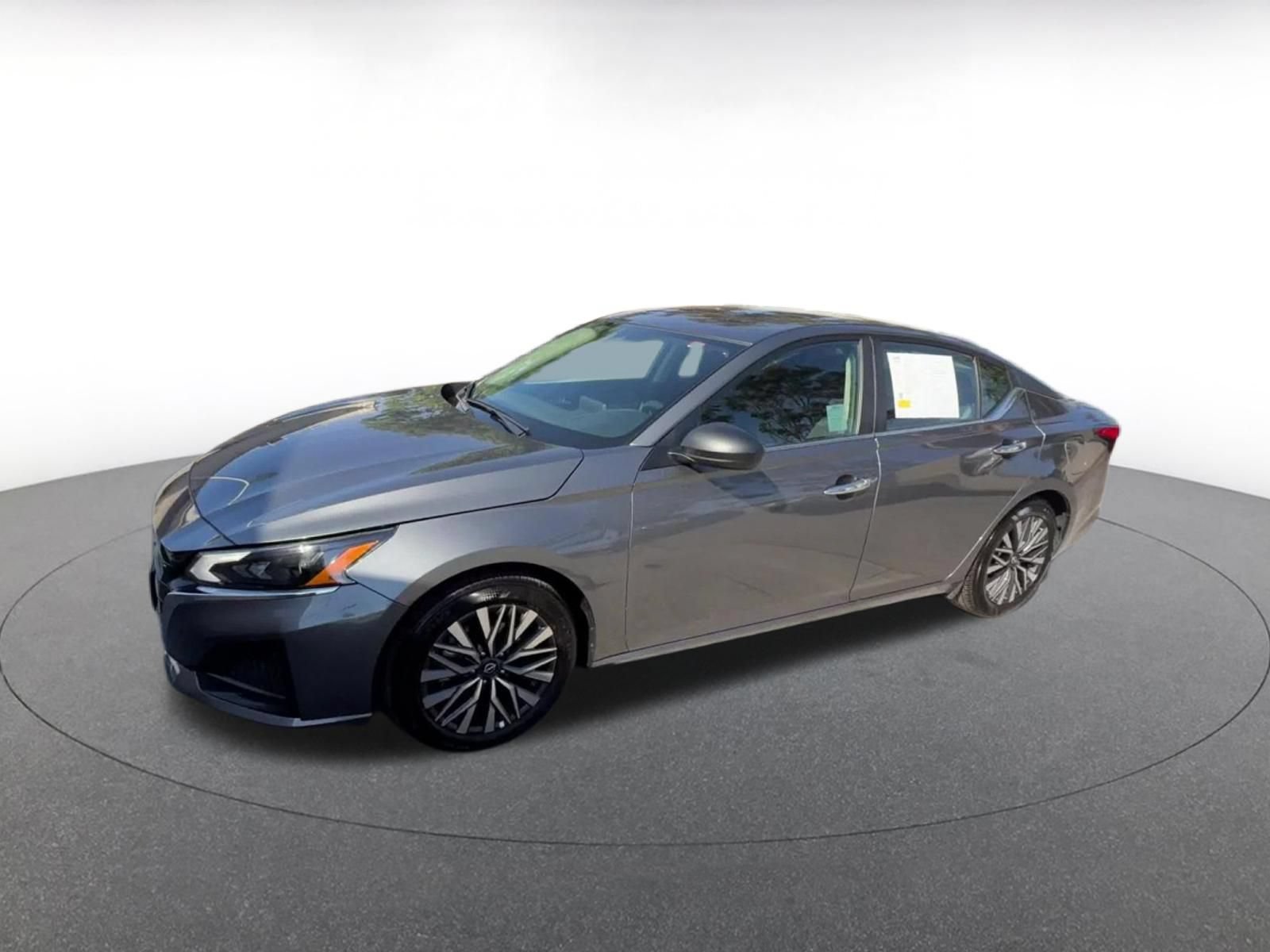 Used 2025 Nissan Altima 2.5 SV FWD image 7
