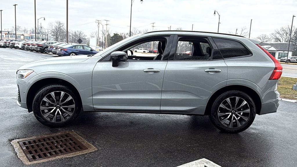 Certified 2025 Volvo XC60 B5 Plus image 5