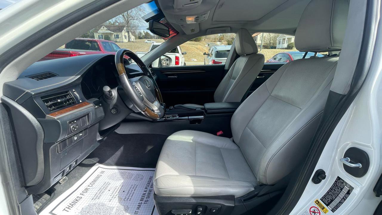 Used 2015 Lexus ES 350 w/ Luxury Package image 19