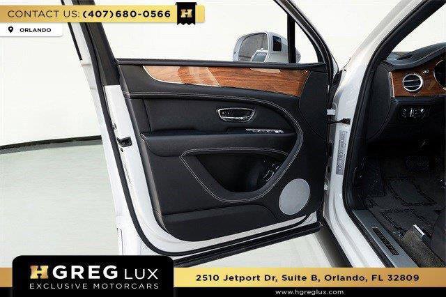 Used 2022 Bentley Bentayga AWD/4WD image 34