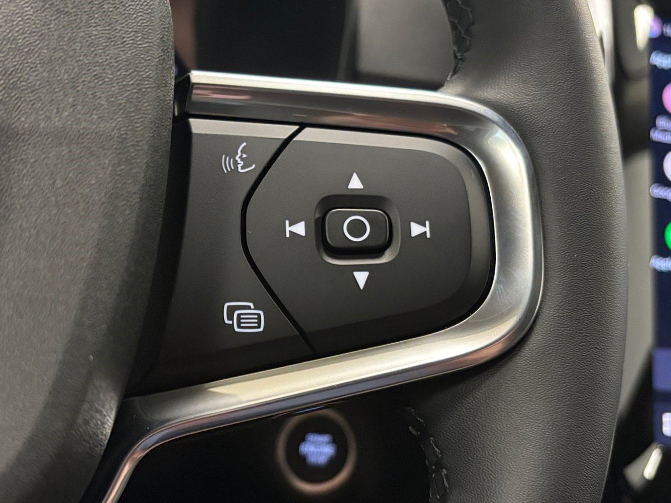 New 2026 Volvo XC40 B5 Plus AWD/4WD image 37