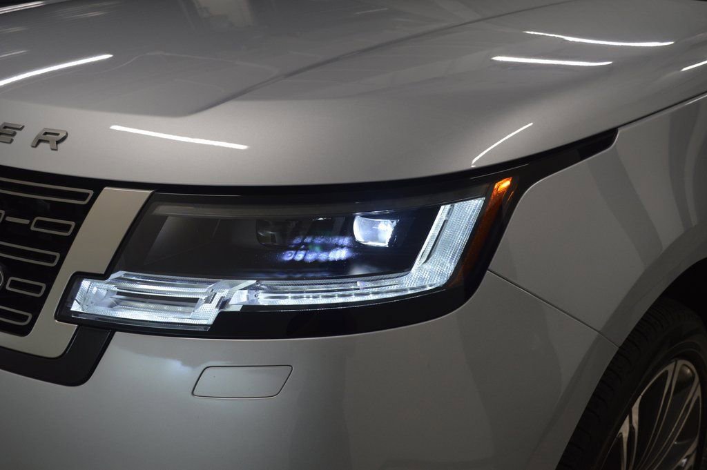 Used 2024 Land Rover Range Rover Long Wheelbase SE image 11