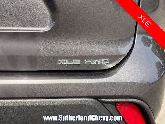 Used 2022 Toyota Highlander XLE AWD/4WD image 12