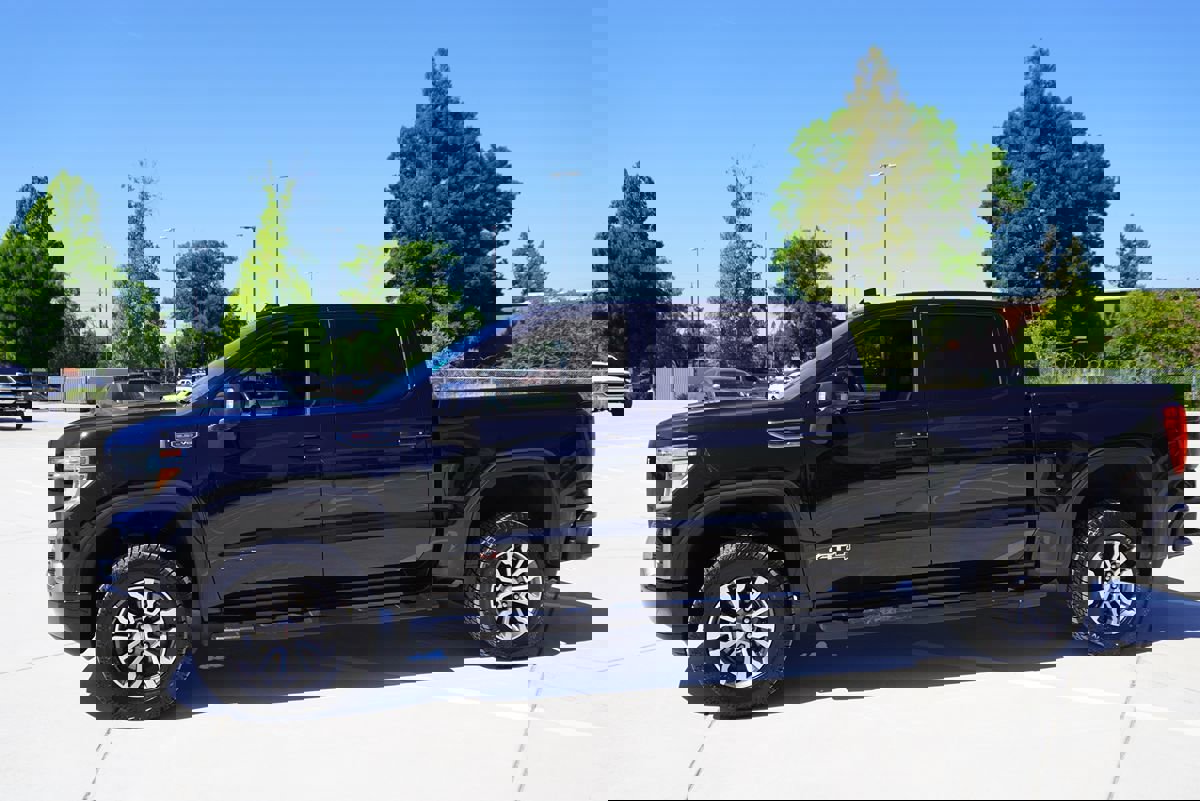 Used 2020 GMC Sierra 1500 AT4 w/ Off-Road Performance Package image 3