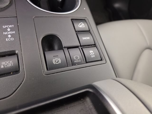 Used 2024 Toyota Highlander XLE AWD/4WD image 29