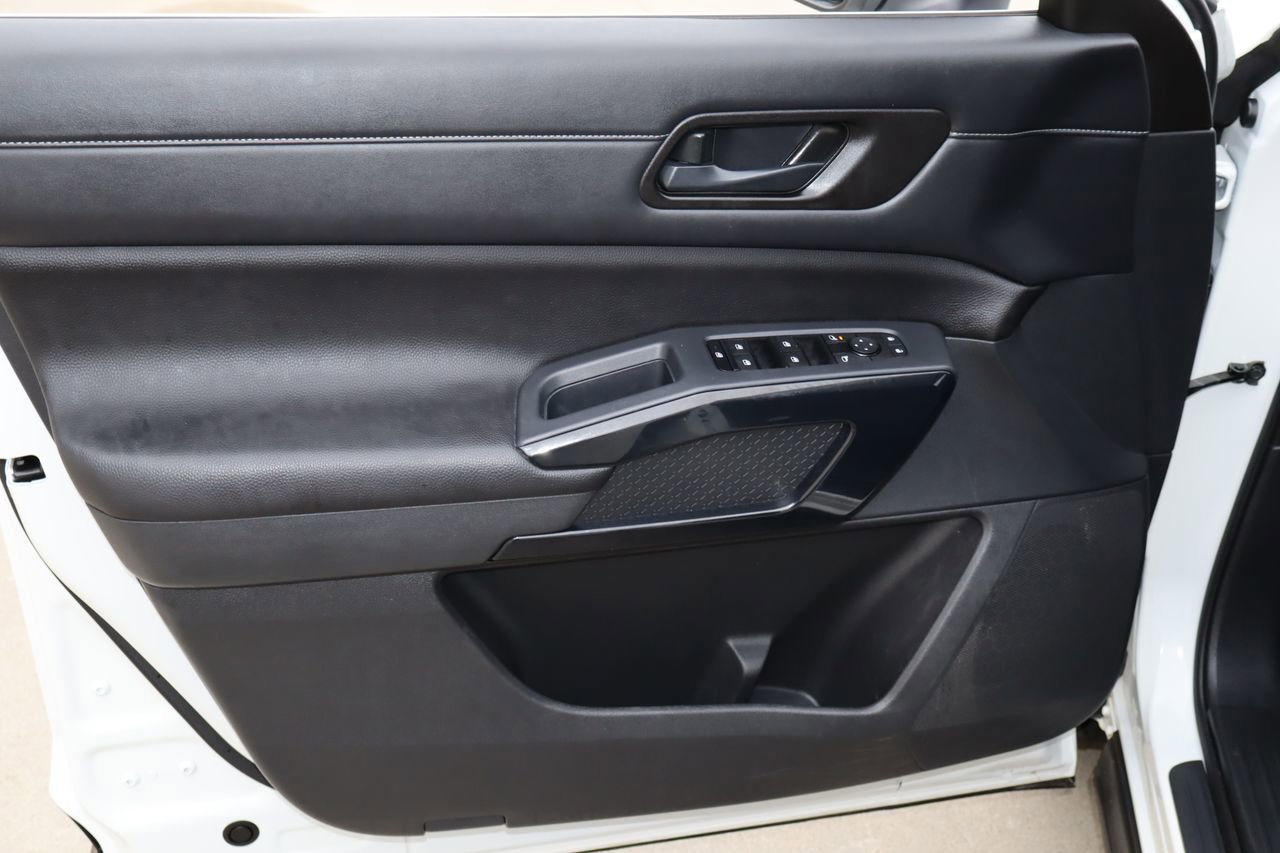 Used 2024 Nissan Pathfinder S image 21