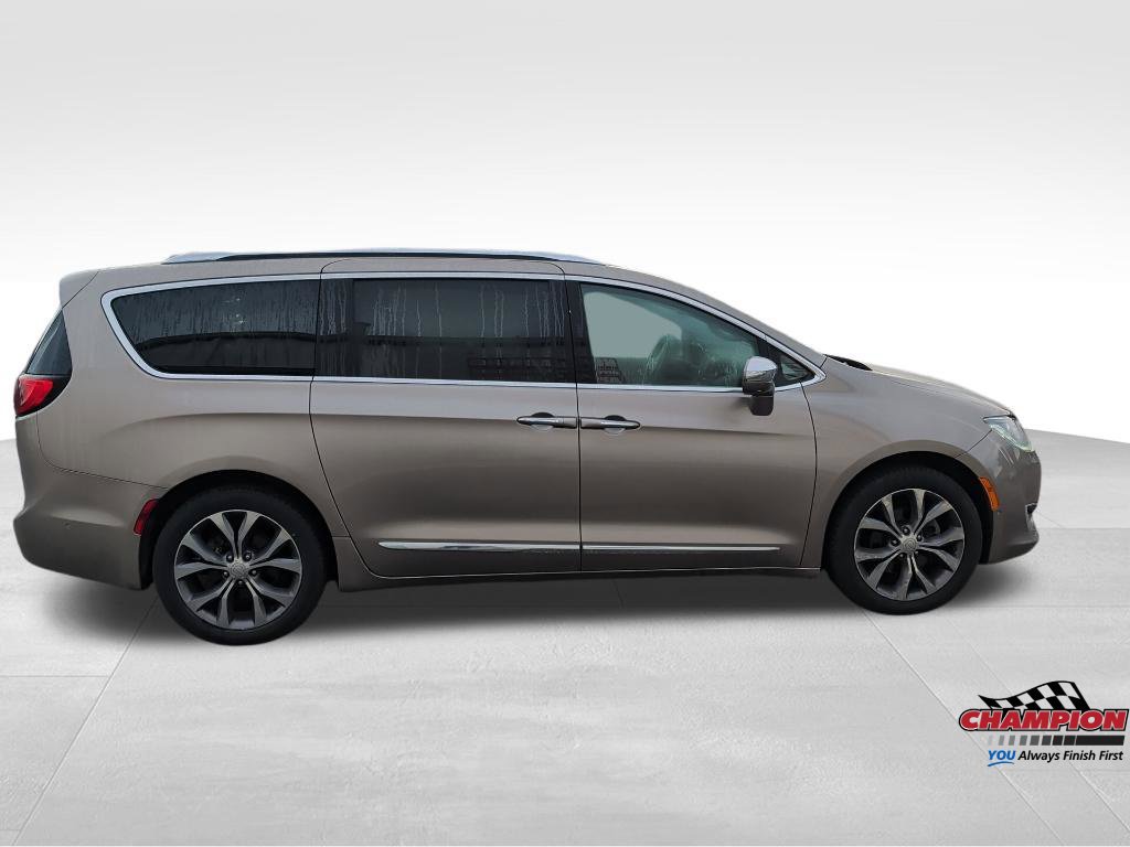 Used 2017 Chrysler Pacifica Limited FWD image 8