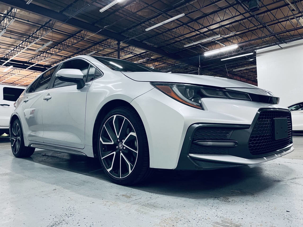 Used 2020 Toyota Corolla SE w/ SE Premium Package FWD image 10