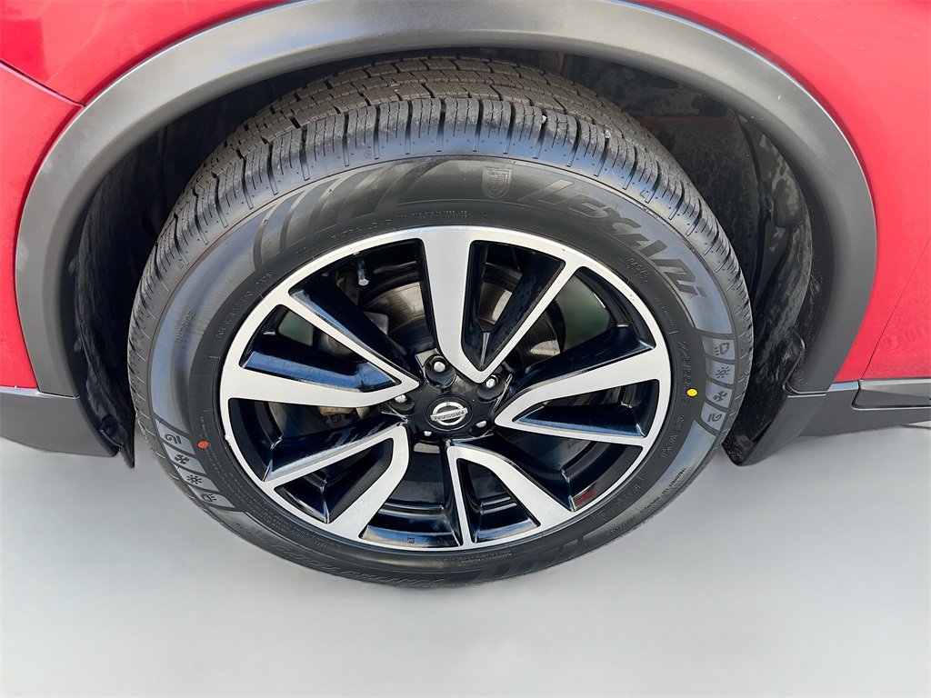 Used 2017 Nissan Rogue SL w/ SL Premium Package image 32