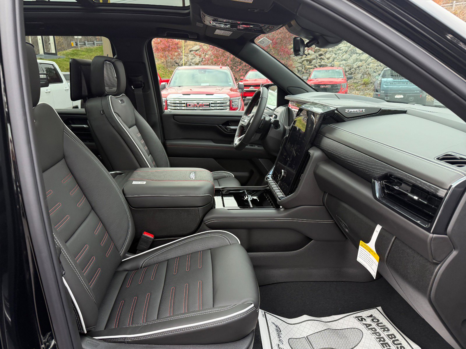 New 2026 GMC Yukon AT4 Ultimate w/ LPO, Illumination Package image 24