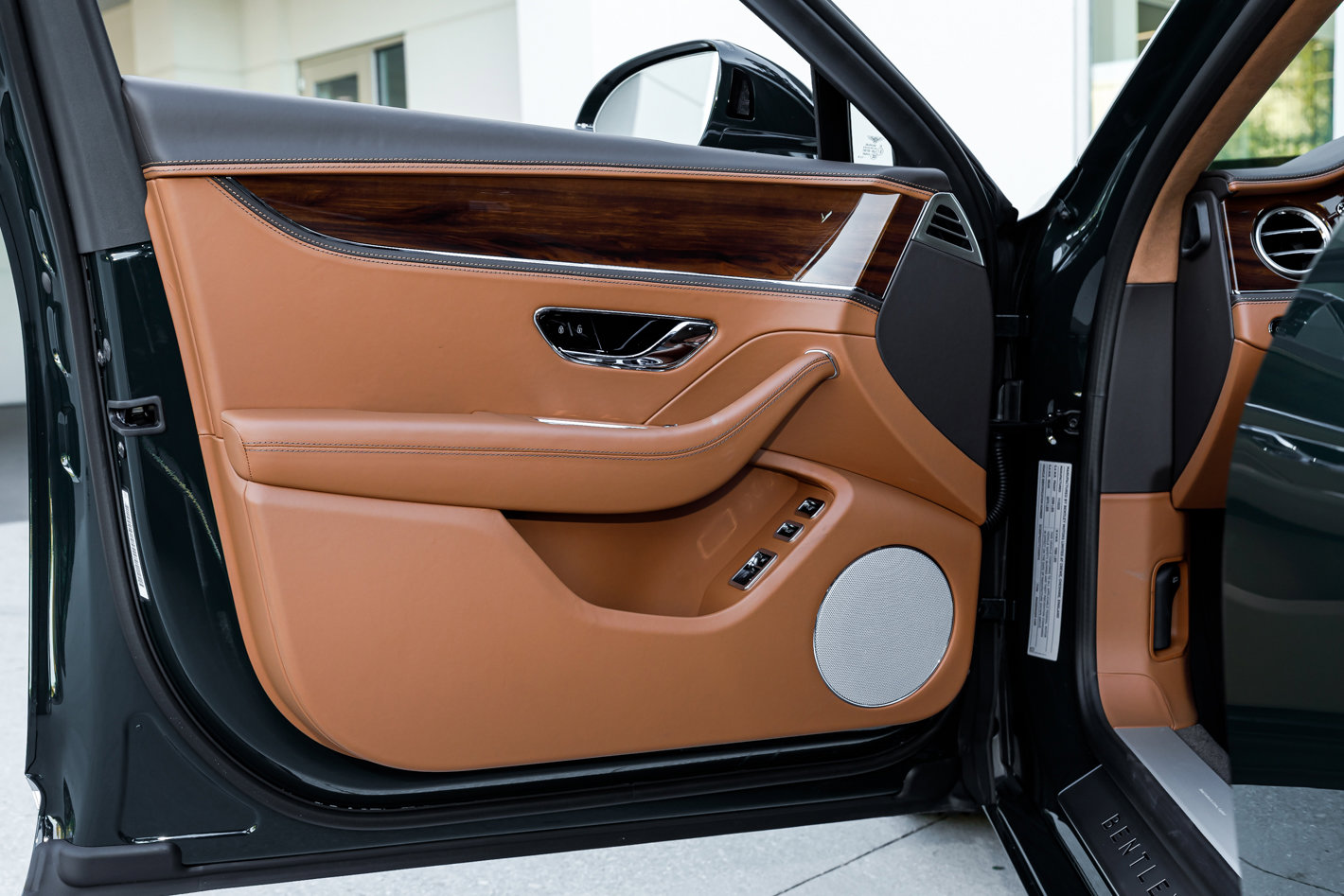 New 2026 Bentley Flying Spur Plug-In Hybrid image 24