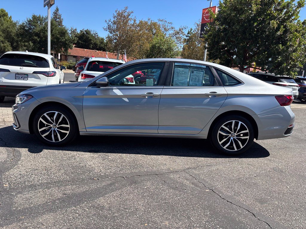 Used 2026 Volkswagen Jetta SE FWD image 7