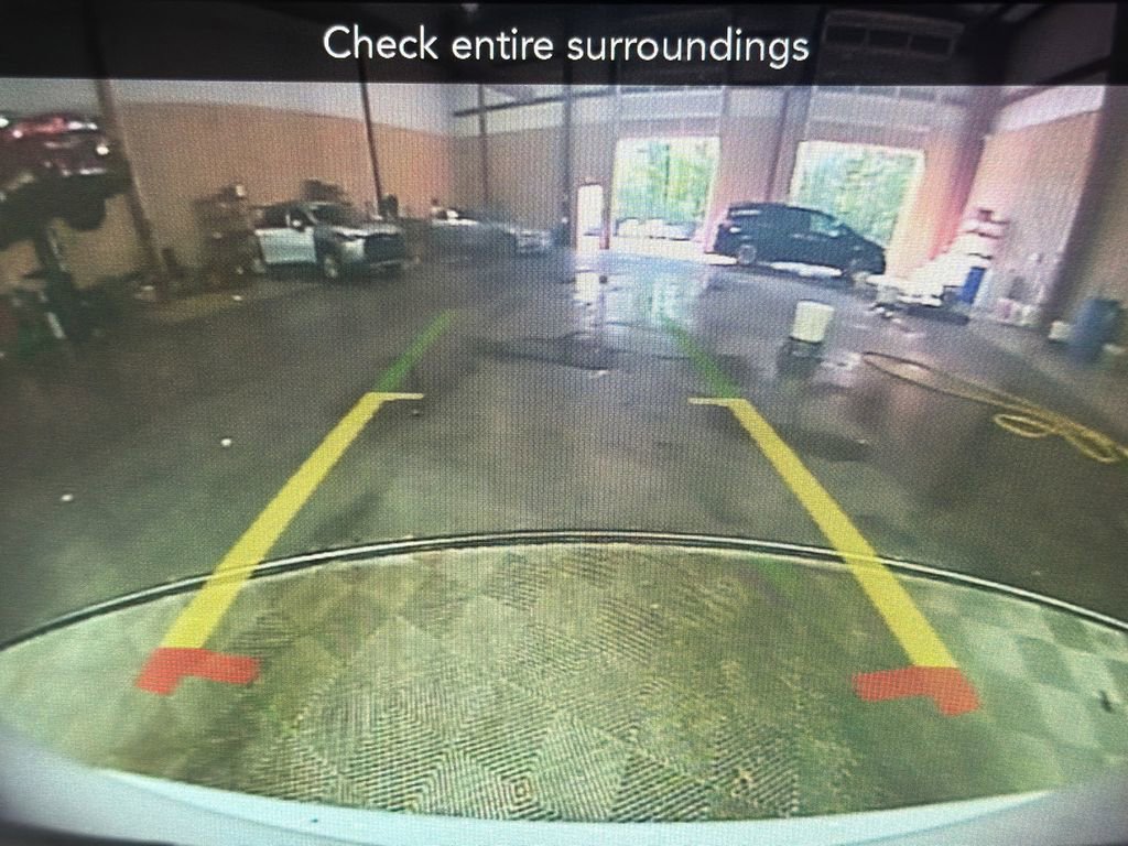 Used 2019 Chrysler Pacifica Touring-L FWD image 28