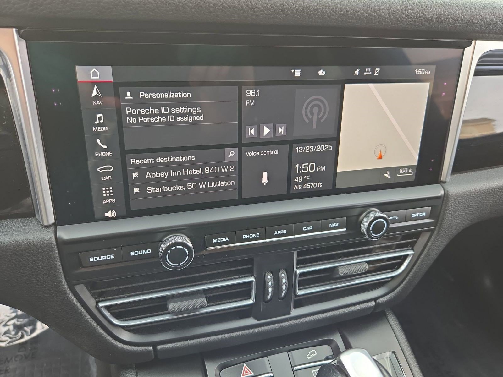 Used 2020 Porsche Macan image 23