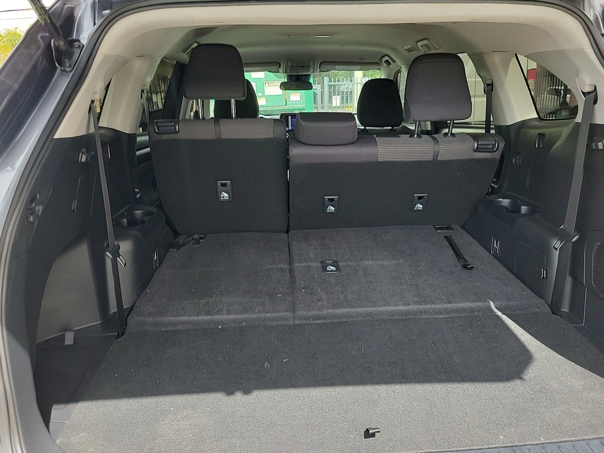 Used 2023 Toyota Highlander L image 14