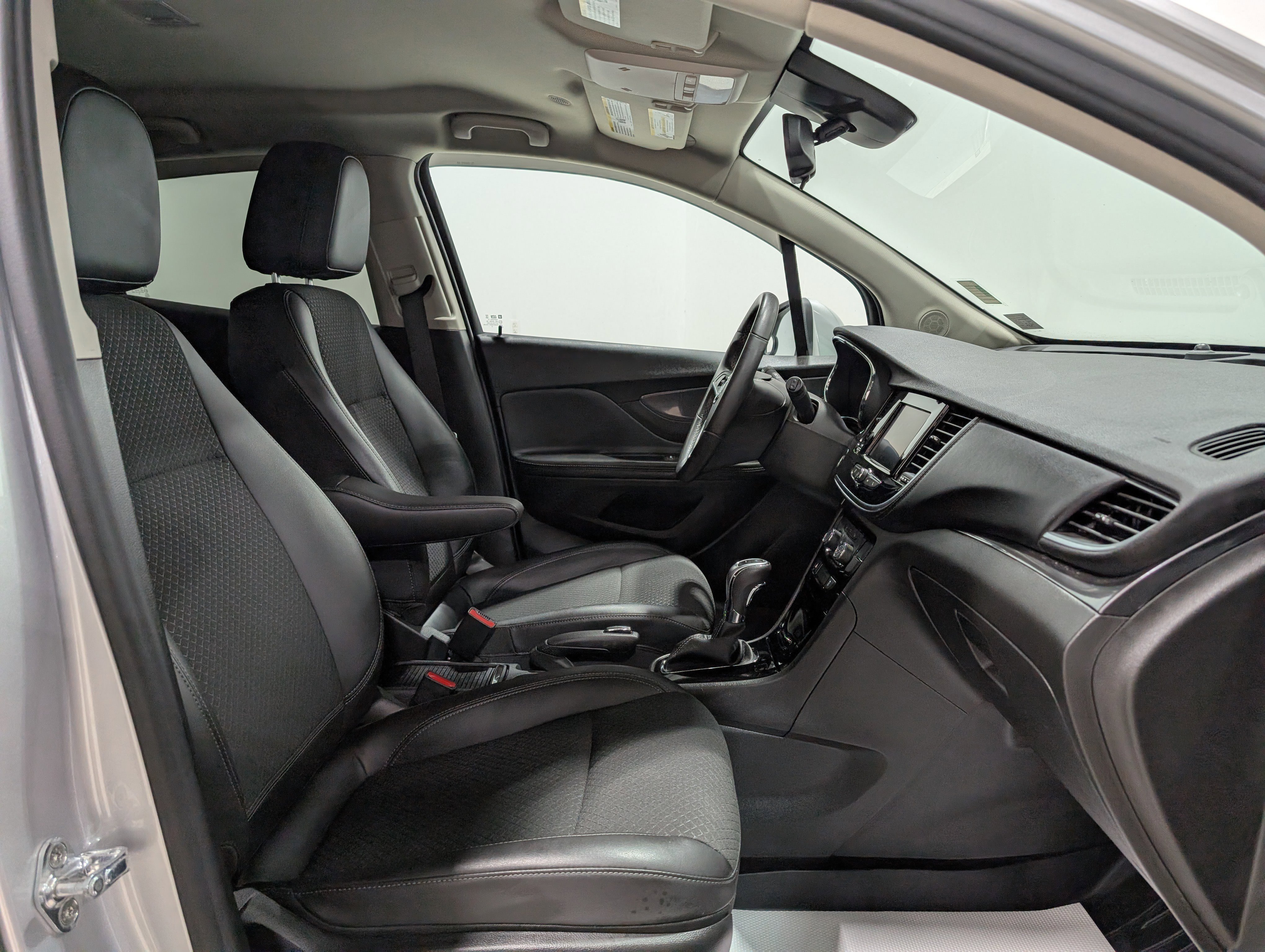 Used 2022 Buick Encore Preferred w/ Safety Package image 16