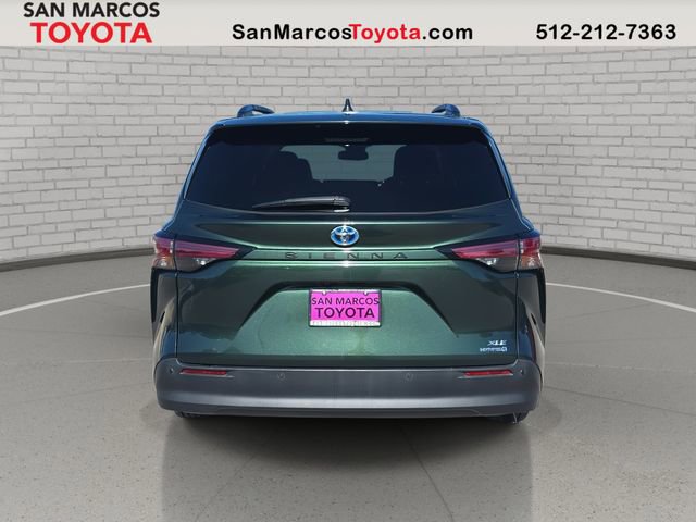 Used 2021 Toyota Sienna XLE image 6