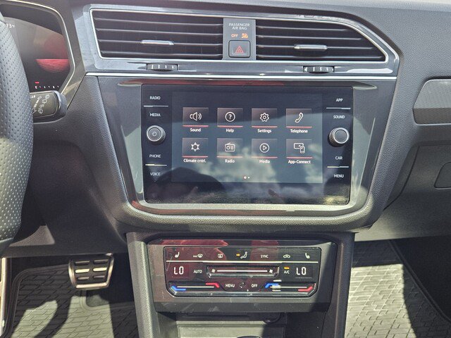 Certified 2023 Volkswagen Tiguan SE R-Line FWD image 18