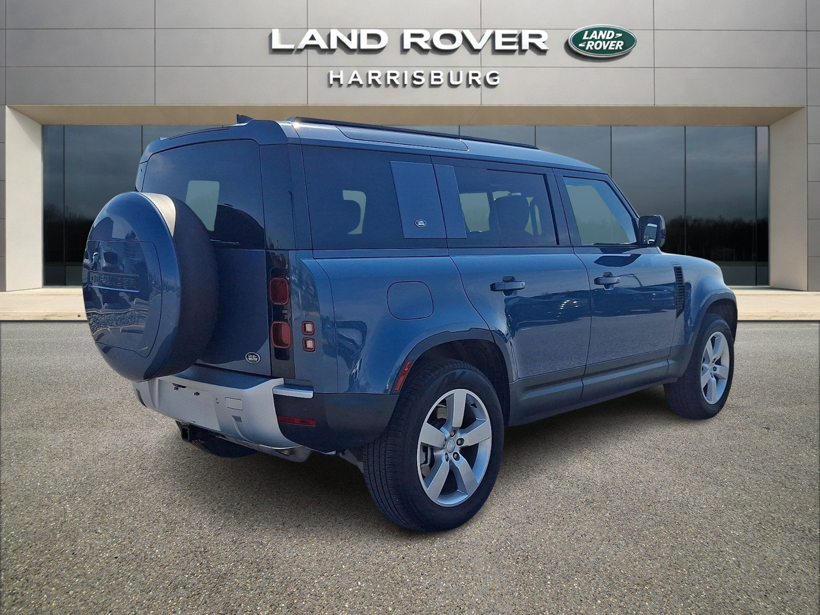 Used 2023 Land Rover Defender 110 SE image 4