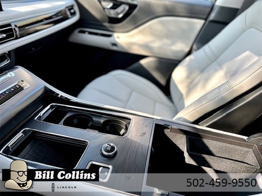 New 2025 Lincoln Aviator AWD w/ Jet Appearance Package image 19