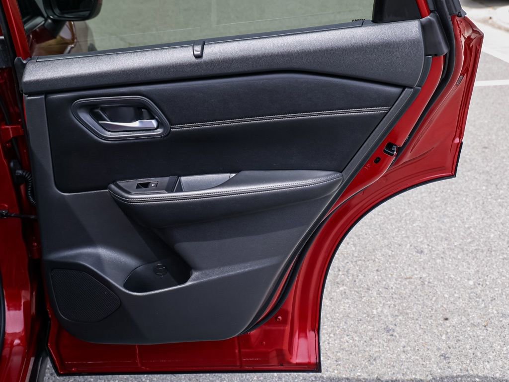 Used 2024 Nissan Rogue SV w/ SV Premium Package FWD image 19
