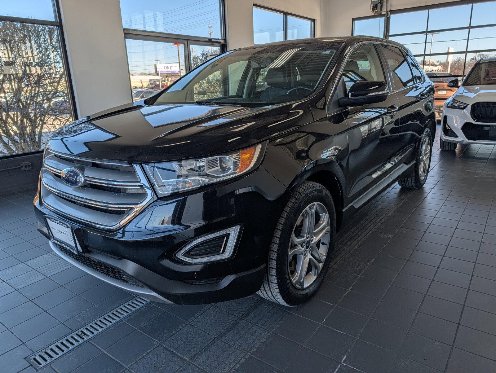 Used 2017 Ford Edge Titanium w/ Equipment Group 301A image 5