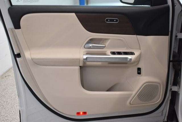 Used 2022 Mercedes-Benz GLB 250 4MATIC image 20
