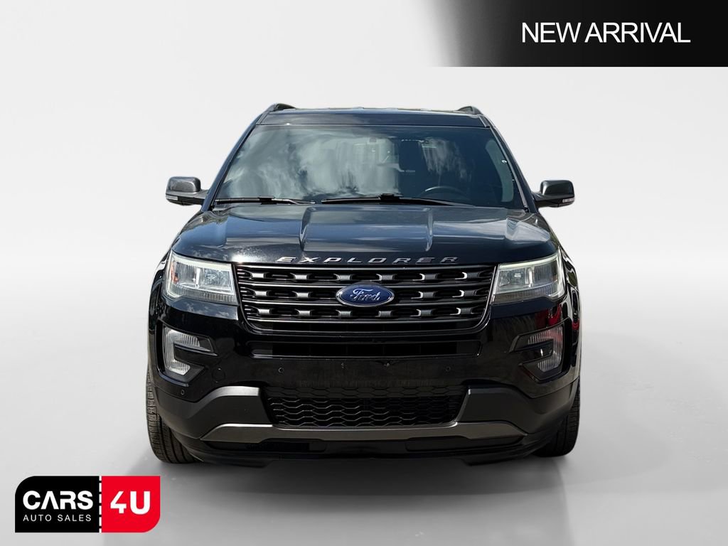 Used 2017 Ford Explorer XLT w/ Equipment Group 202A image 2