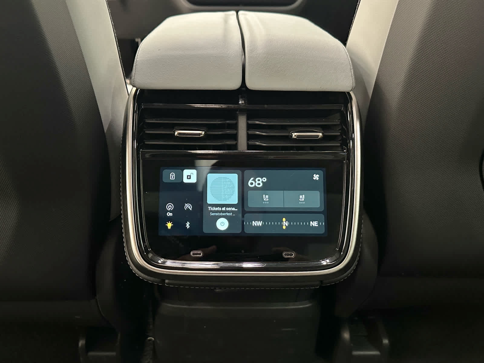 Used 2023 Rivian R1S Adventure Dual AWD/4WD image 40