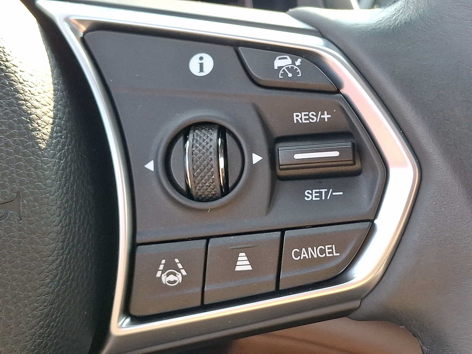 Used 2024 Acura MDX SH-AWD w/ Technology Package image 23