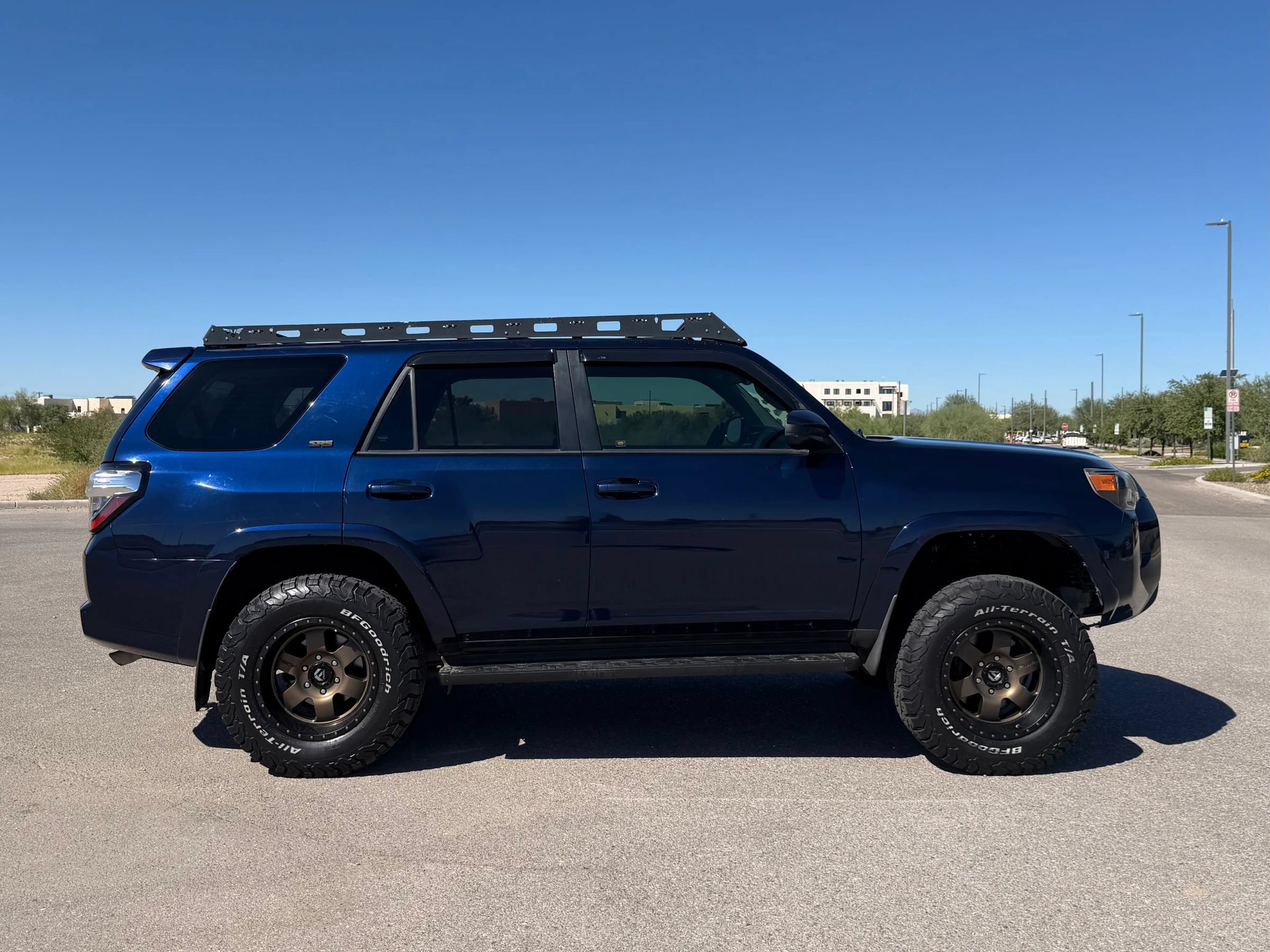 Used 2017 Toyota 4Runner SR5 AWD/4WD image 6