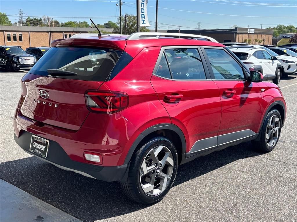 Used 2023 Hyundai Venue FWD image 26