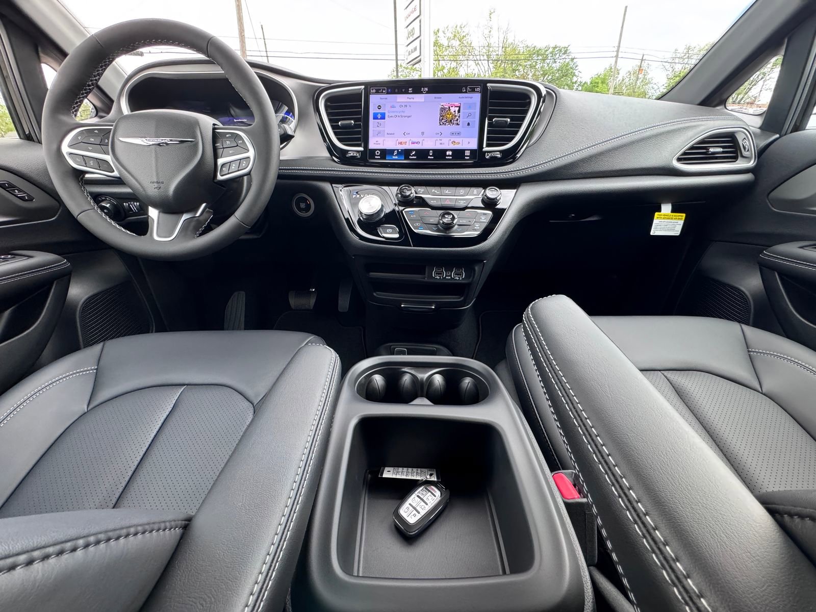 New 2025 Chrysler Pacifica Select FWD image 2