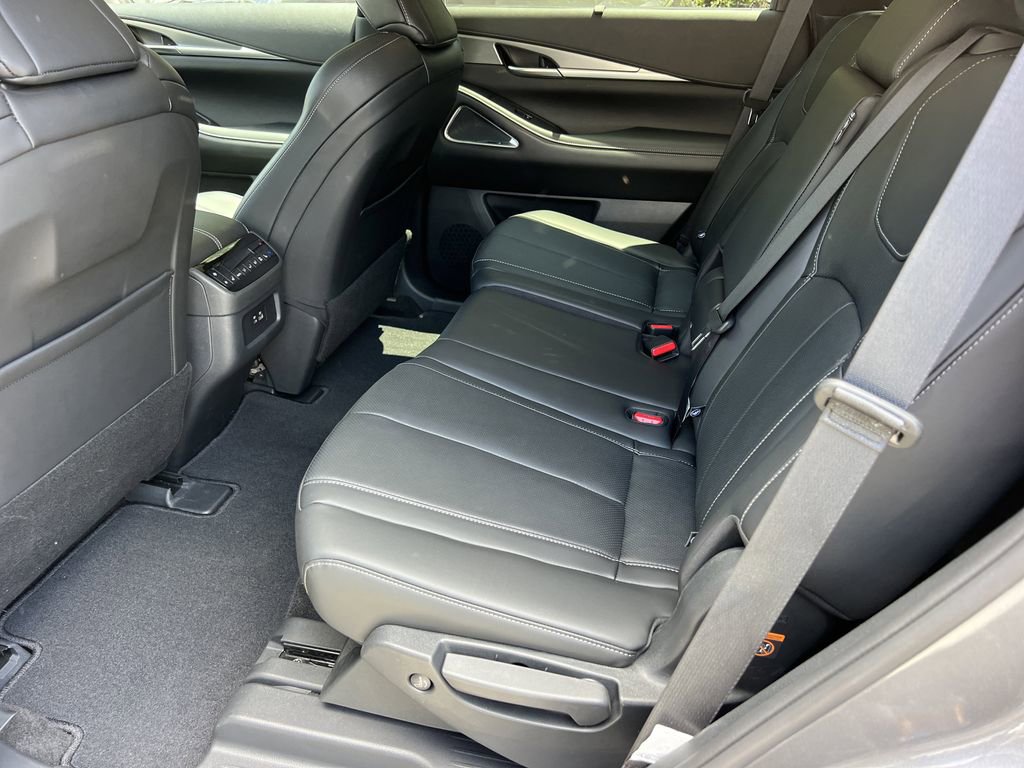 Used 2025 INFINITI QX60 Luxe FWD image 17