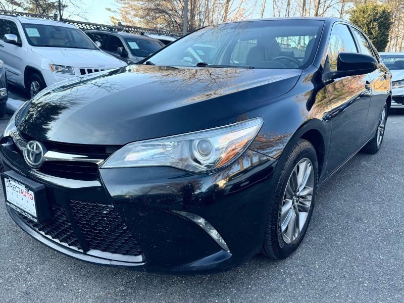 Used 2017 Toyota Camry SE image 3