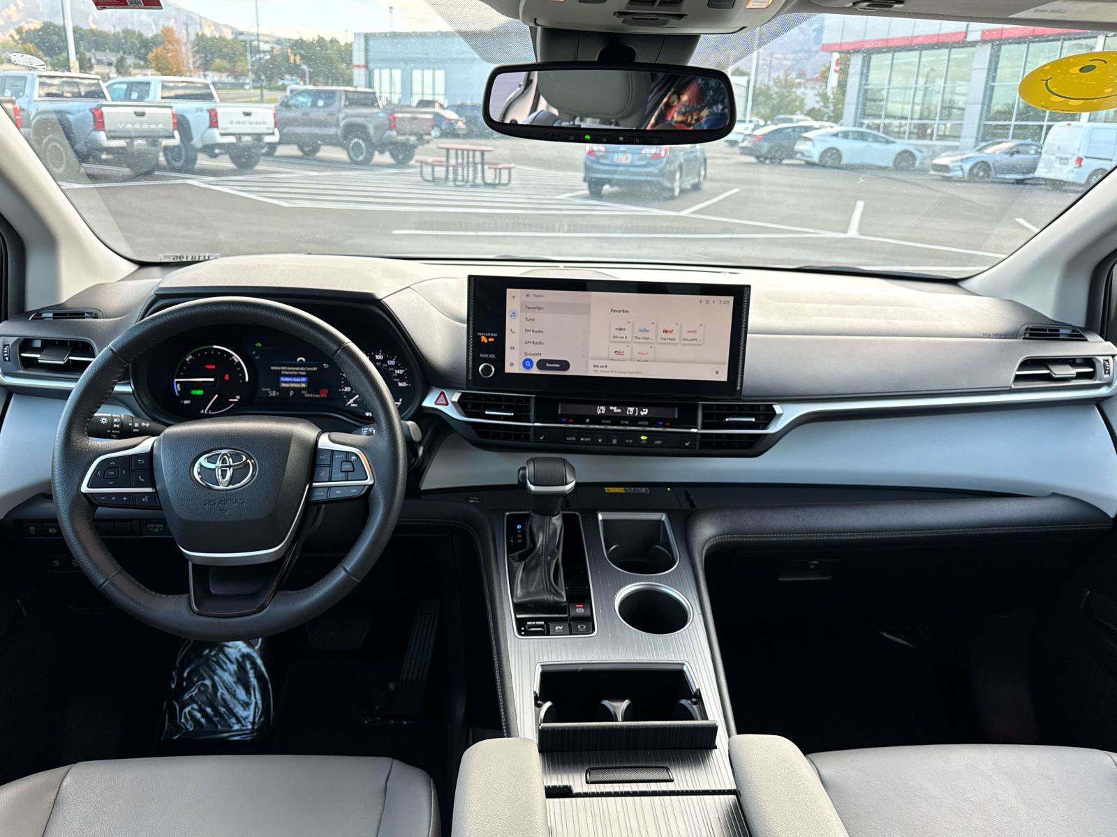 Used 2025 Toyota Sienna XLE FWD image 15
