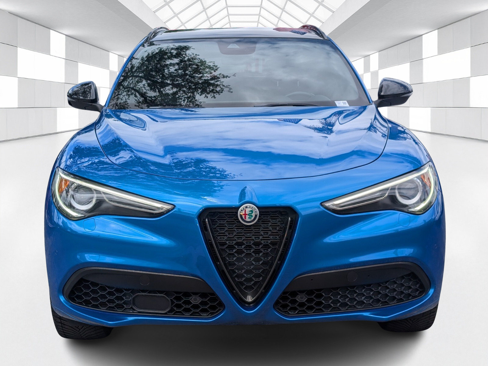 Used 2022 Alfa Romeo Stelvio Veloce AWD/4WD image 2