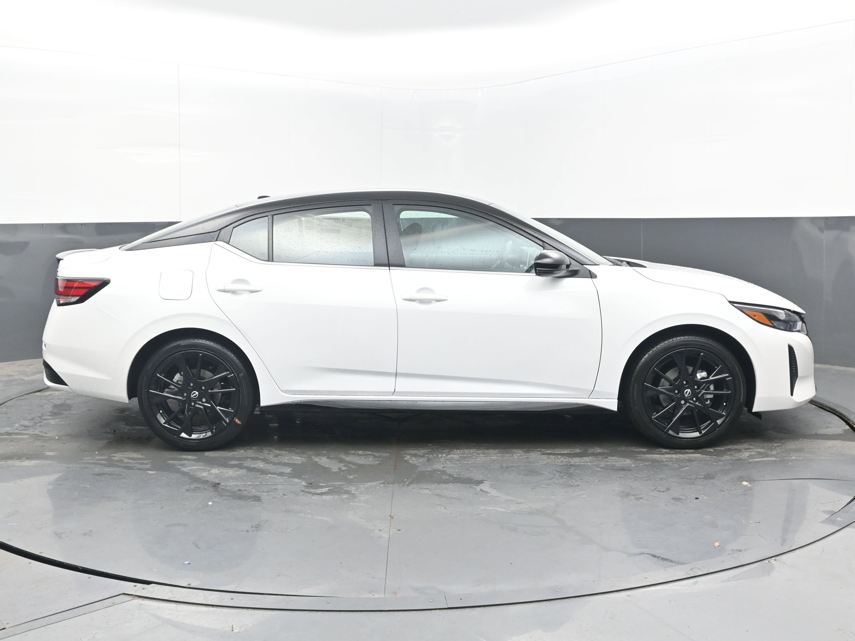 New 2025 Nissan Sentra SR w/ Midnight Edition image 8